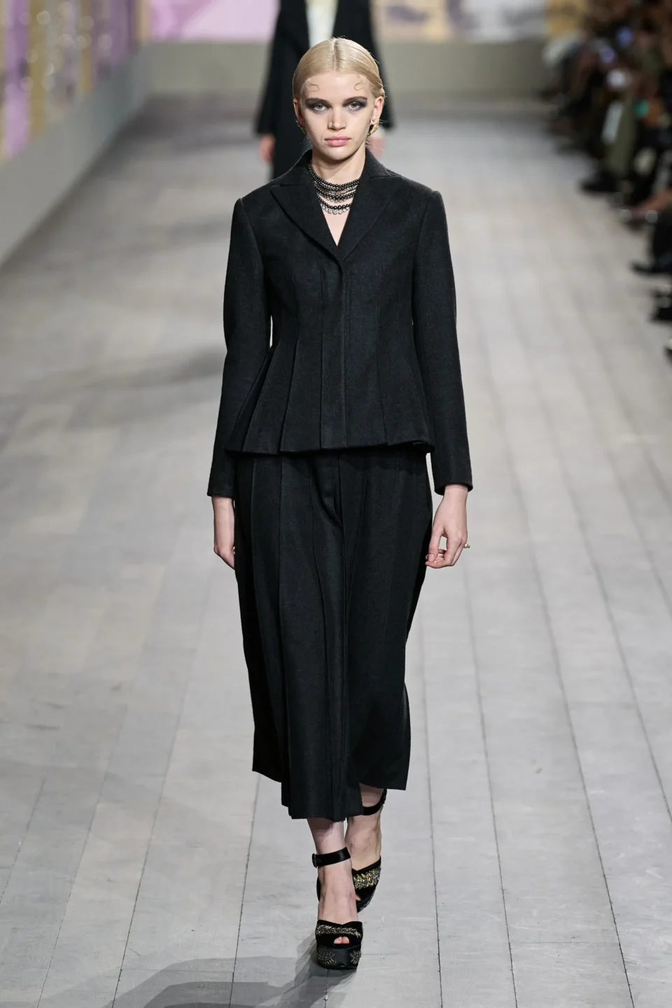 00005-christian-dior-spring-2023-couture-gorunway