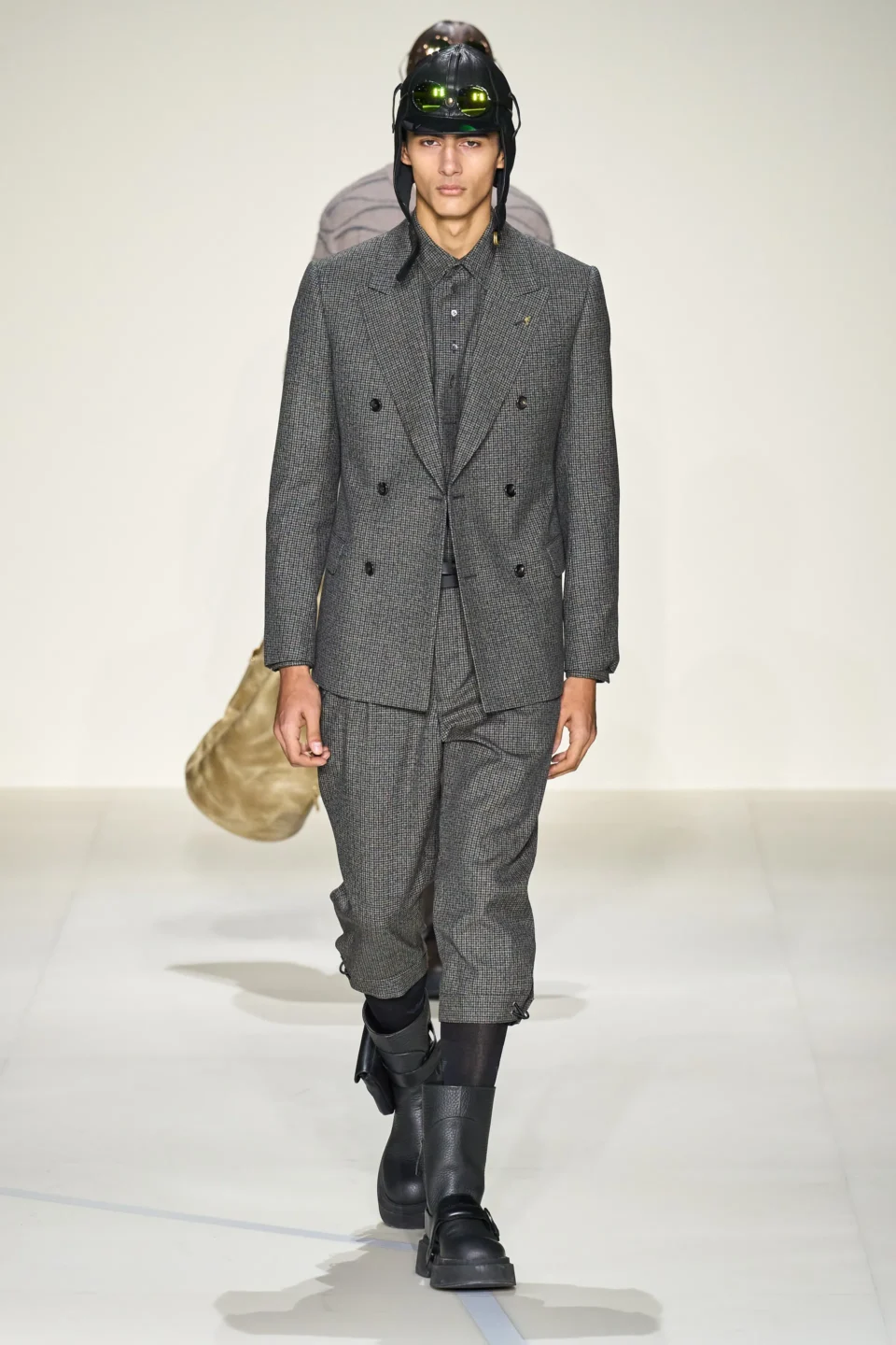 00005-emporio-armani-fall-2023-mens-credit-gorunway