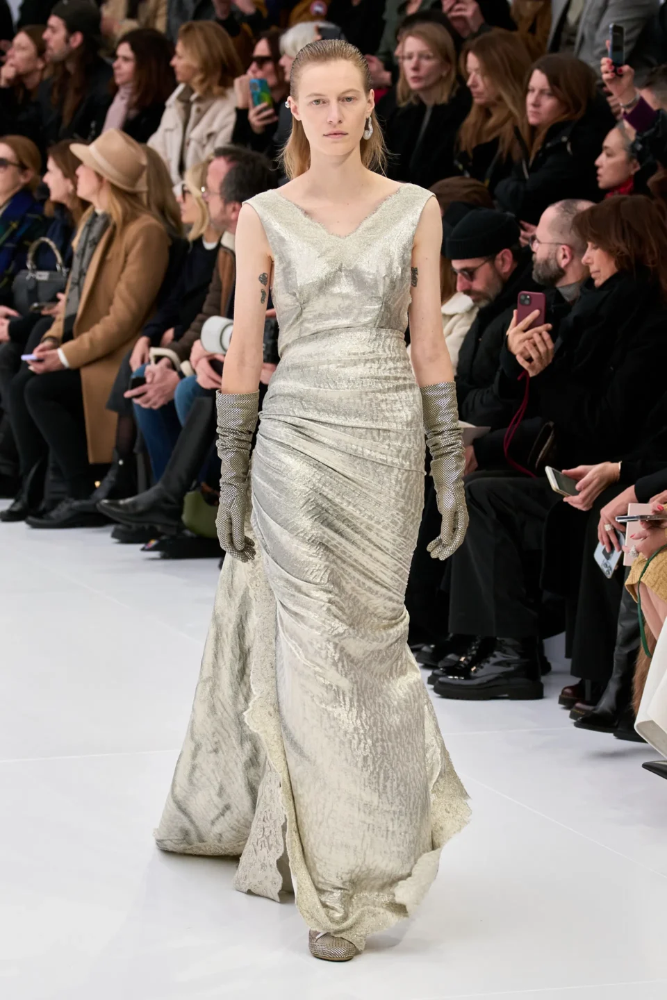 00005-fendi-spring-2023-couture-credit-gorunway