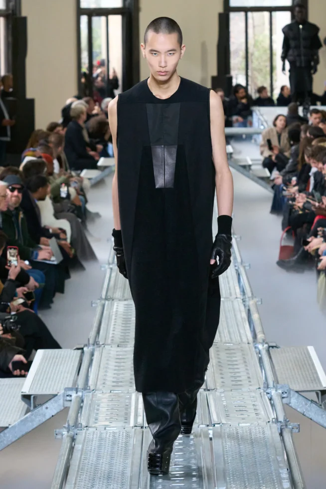 00006-rick-owens-fall-2023-menswear-credit-gorunway