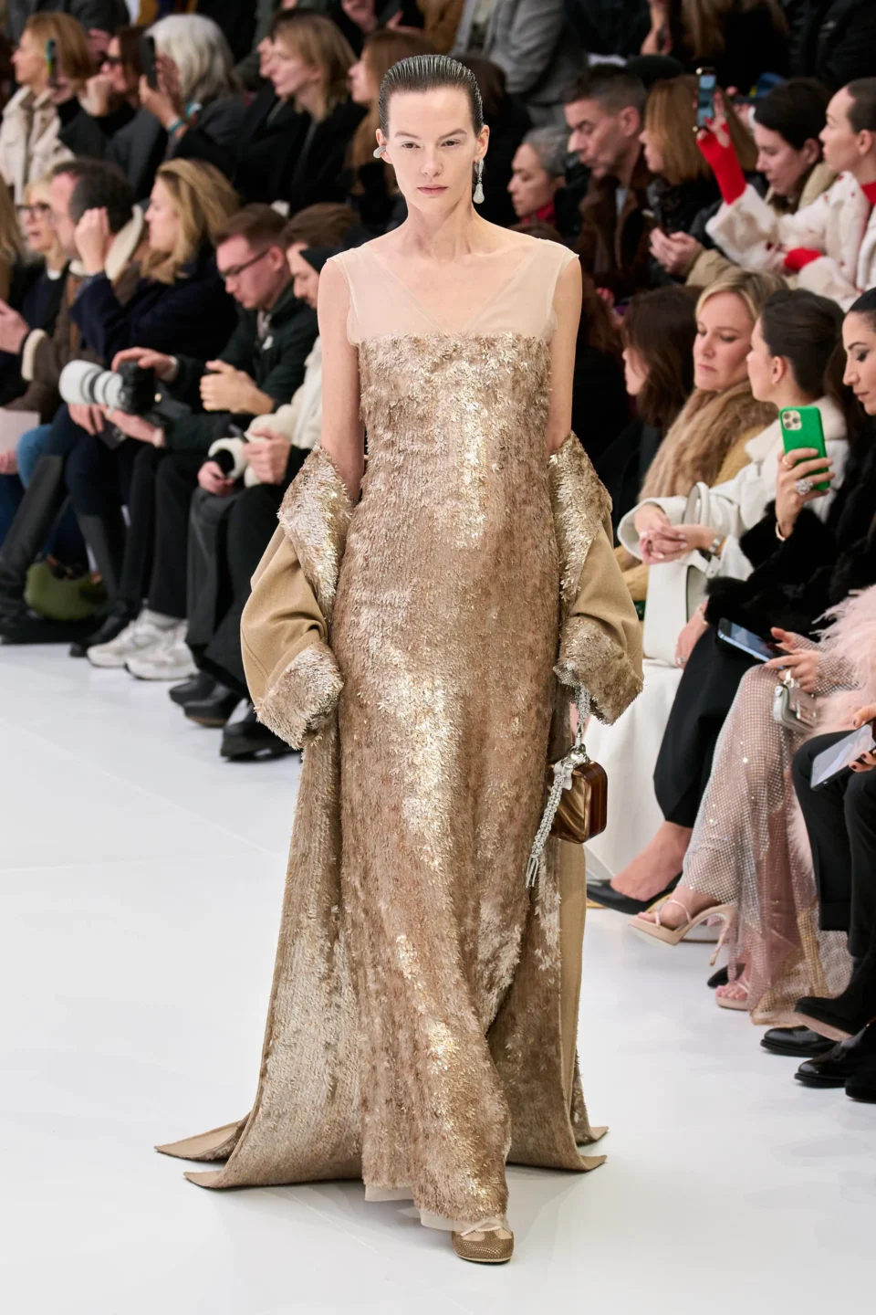00007-fendi-spring-2023-couture-credit-gorunway