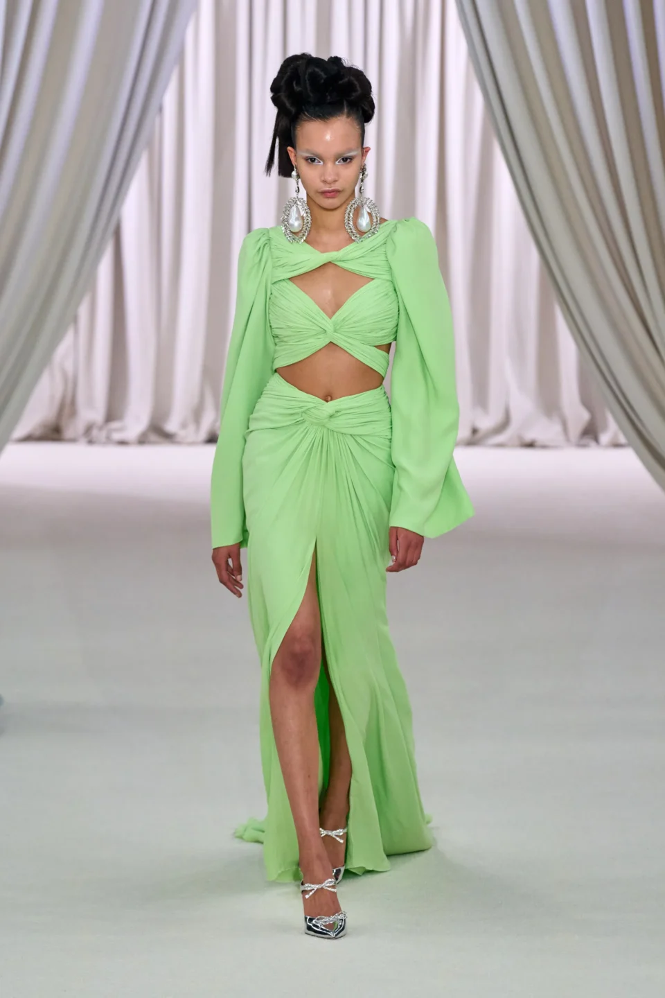 00007-giambattista-valli-spring-2023-couture-credit-gorunway