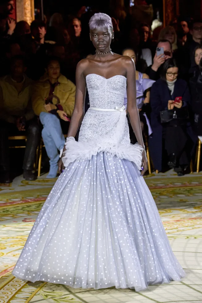 00007-viktor-and-rolf-couture-spring-2023-gorunway-brand
