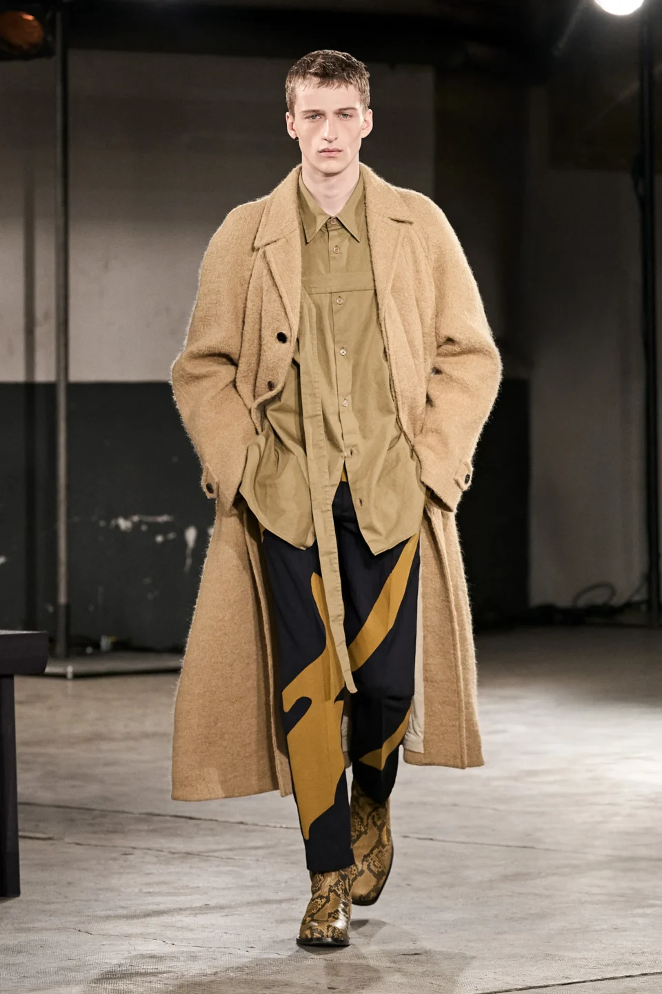 00008-dries-van-noten-fall-2023-menswear-credit-gorunway