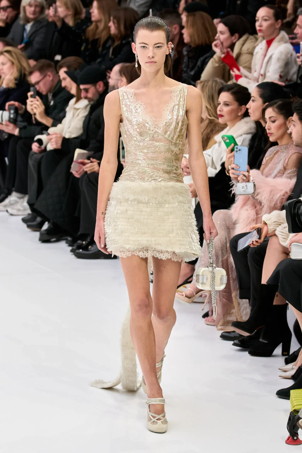 00008-fendi-spring-2023-couture-credit-gorunway