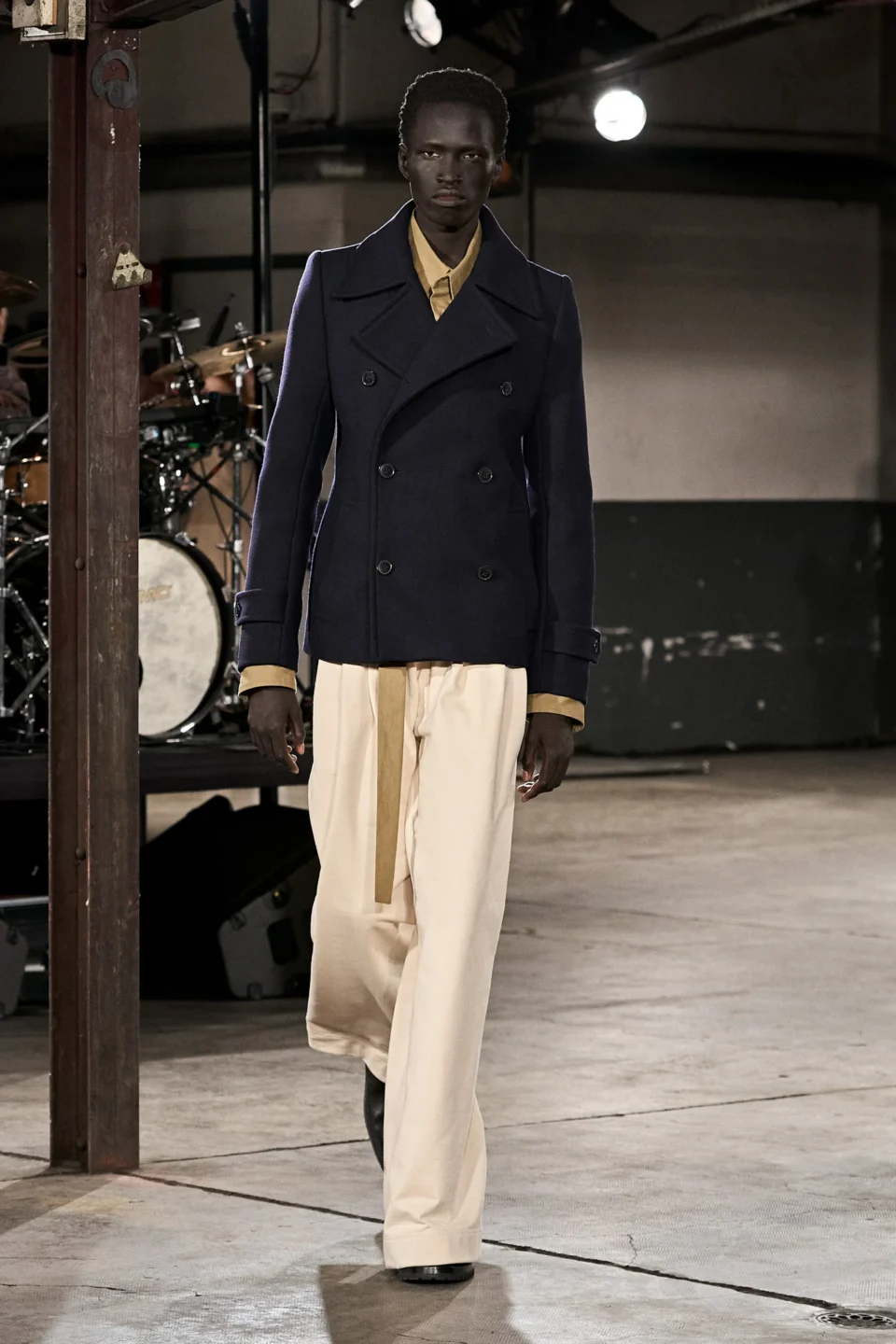 00009-dries-van-noten-fall-2023-menswear-credit-gorunway