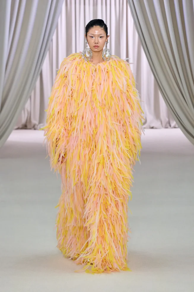 00009-giambattista-valli-spring-2023-couture-credit-gorunway