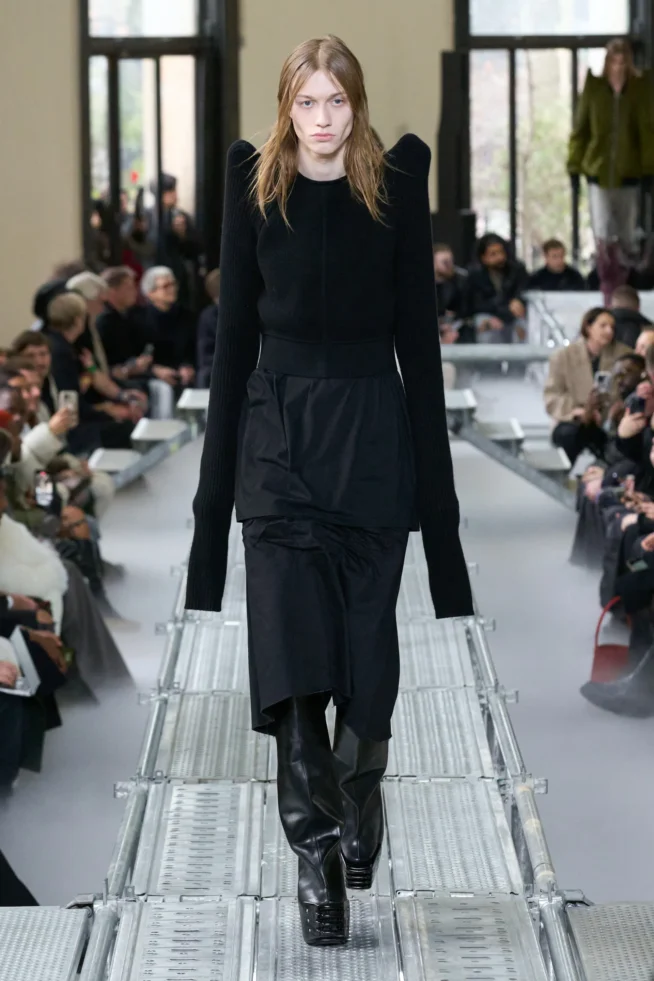 00009-rick-owens-fall-2023-menswear-credit-gorunway