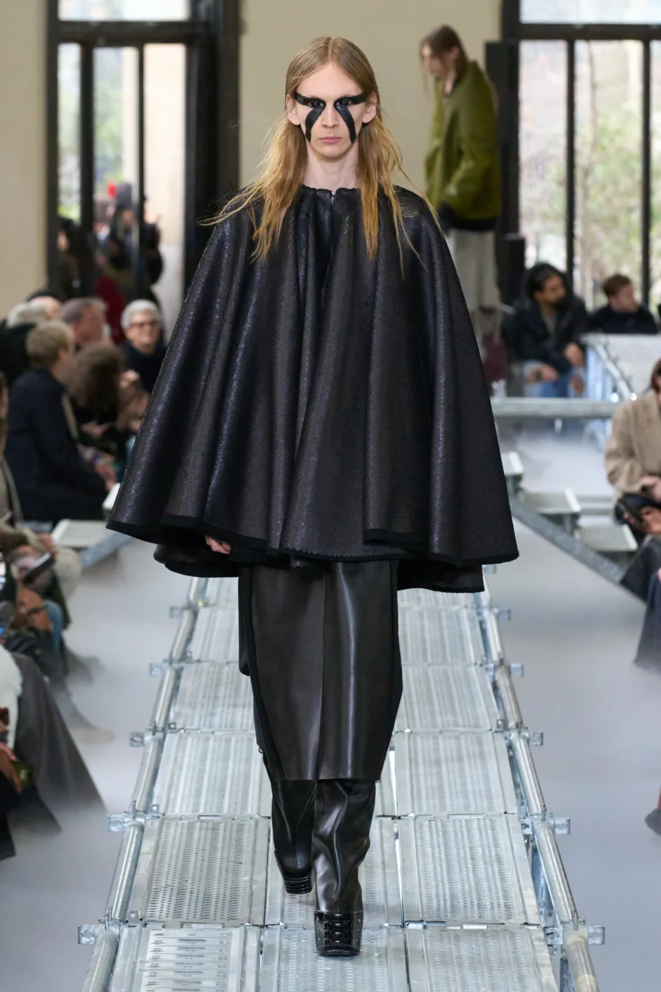 00010-rick-owens-fall-2023-menswear-credit-gorunway