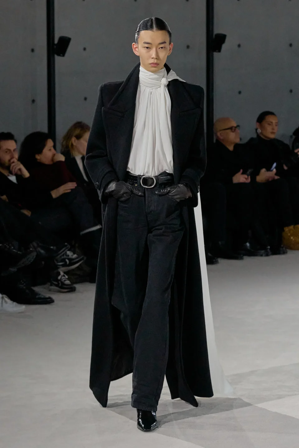 00010-saint-laurent-fall-2023-mens-credit-gorunway