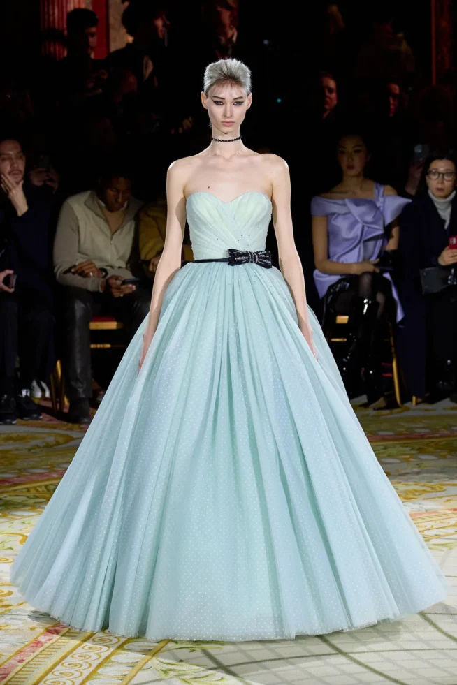 00010-viktor-and-rolf-couture-spring-2023-gorunway-brand