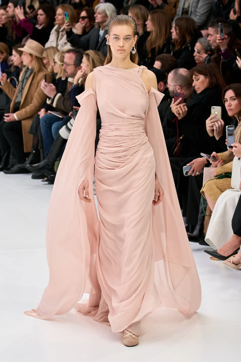 00011-fendi-spring-2023-couture-credit-gorunway