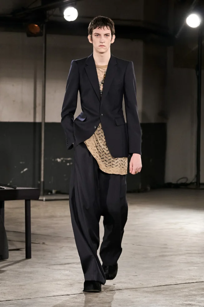 00012-dries-van-noten-fall-2023-menswear-credit-gorunway