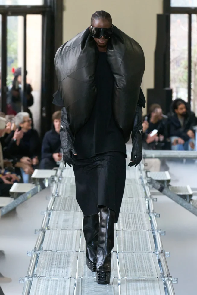 00012-rick-owens-fall-2023-menswear-credit-gorunway