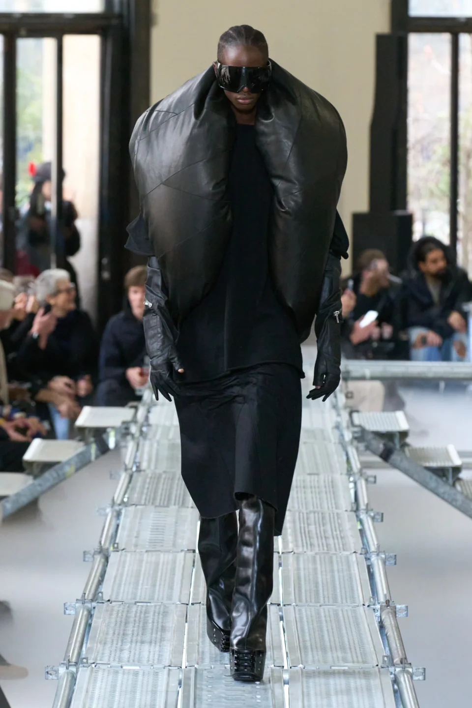 00012-rick-owens-fall-2023-menswear-credit-gorunway