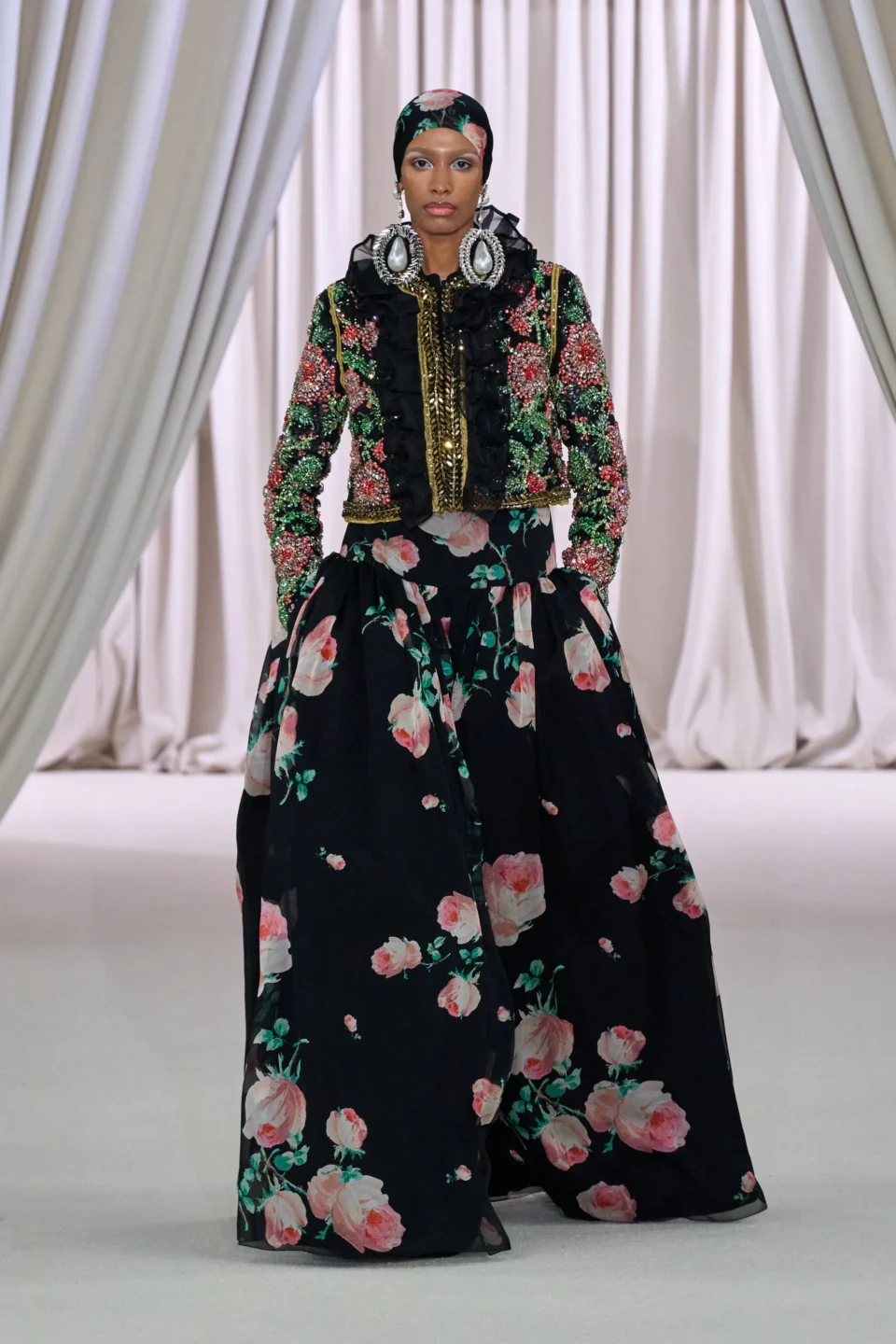 00013-giambattista-valli-spring-2023-couture-credit-gorunway