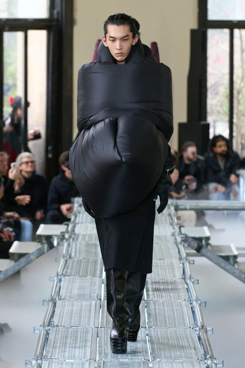 00013-rick-owens-fall-2023-menswear-credit-gorunway