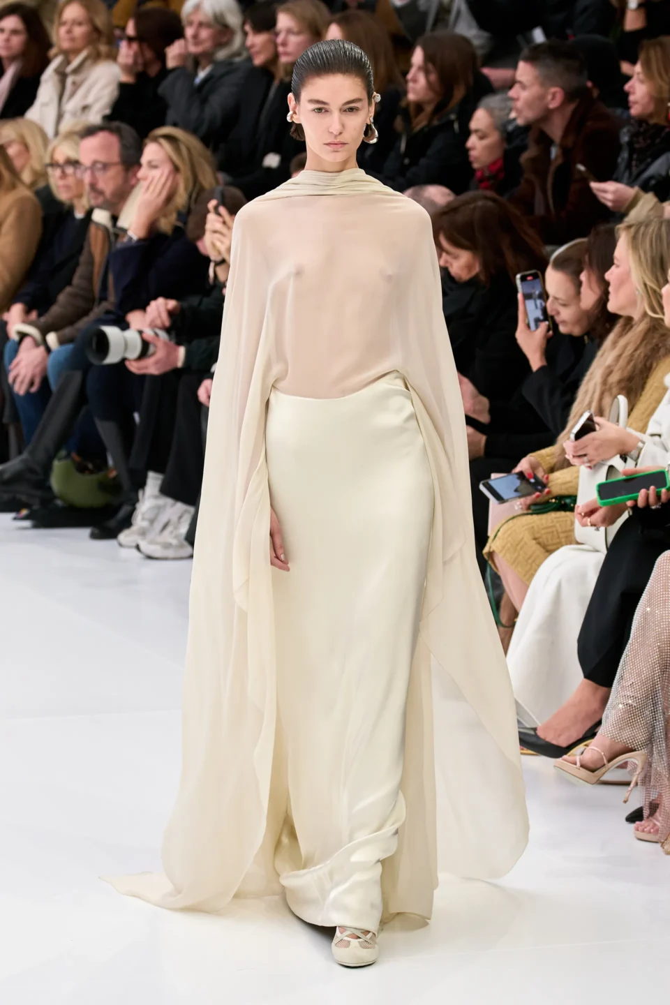 00014-fendi-spring-2023-couture-credit-gorunway