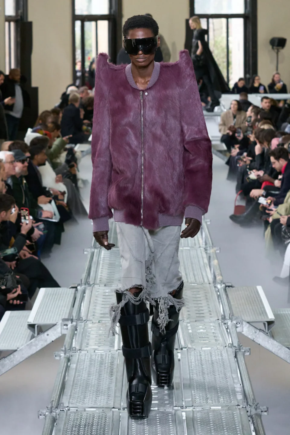 00014-rick-owens-fall-2023-menswear-credit-gorunway