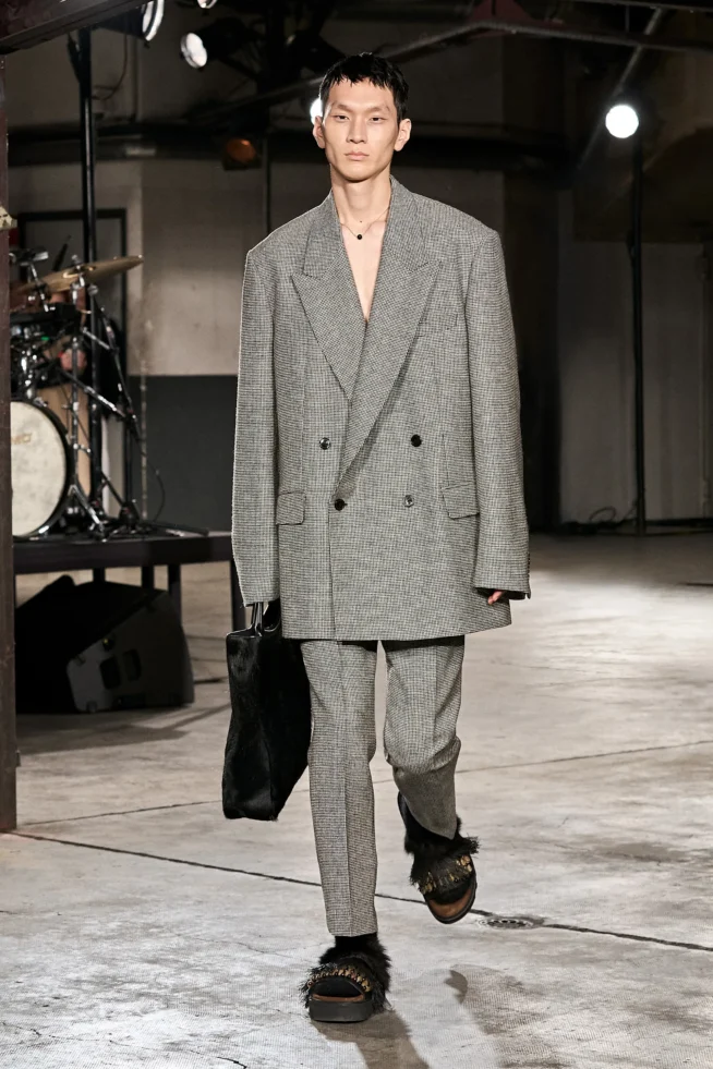 00015-dries-van-noten-fall-2023-menswear-credit-gorunway