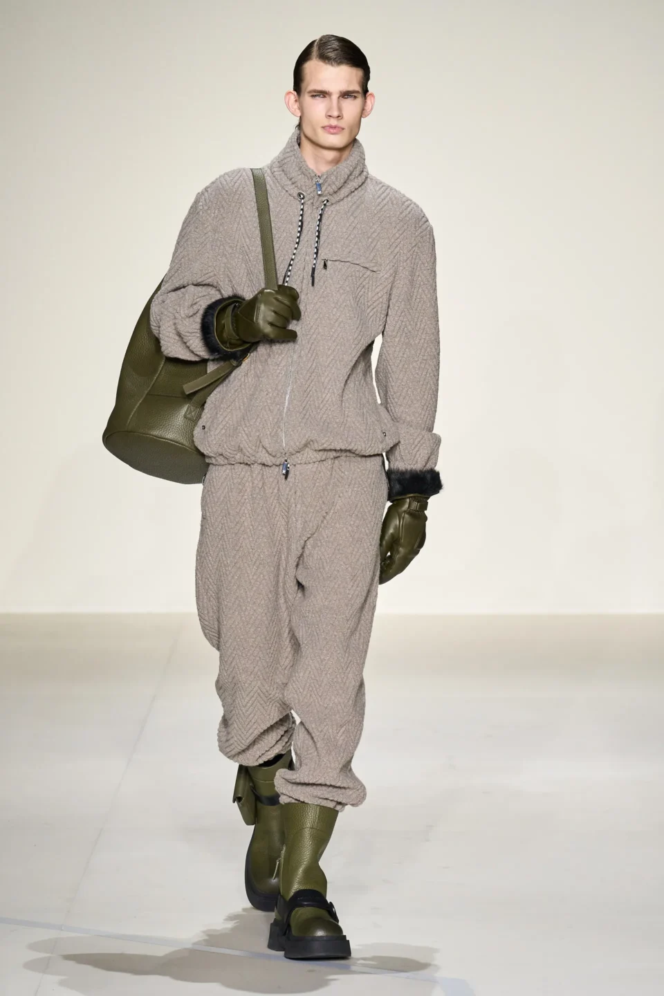 00015-emporio-armani-fall-2023-mens-credit-gorunway