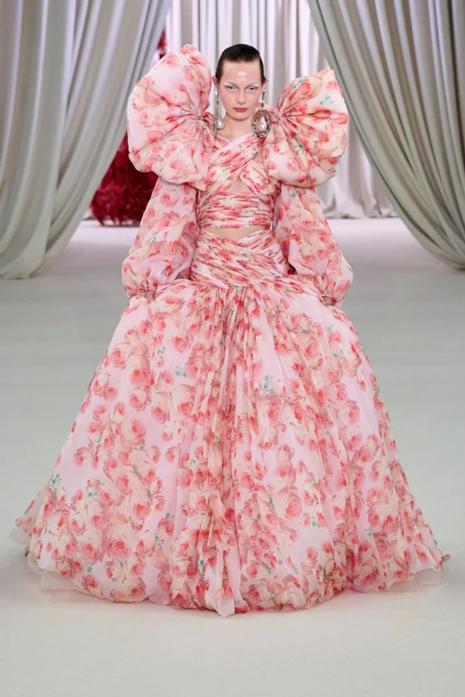 00015-giambattista-valli-spring-2023-couture-credit-gorunway