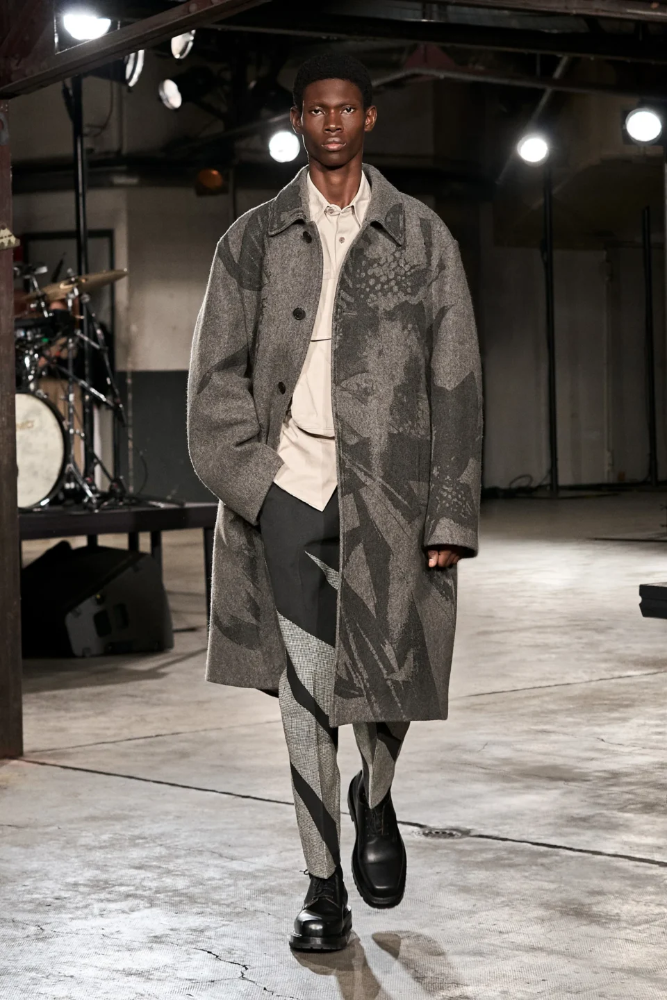 00016-dries-van-noten-fall-2023-menswear-credit-gorunway