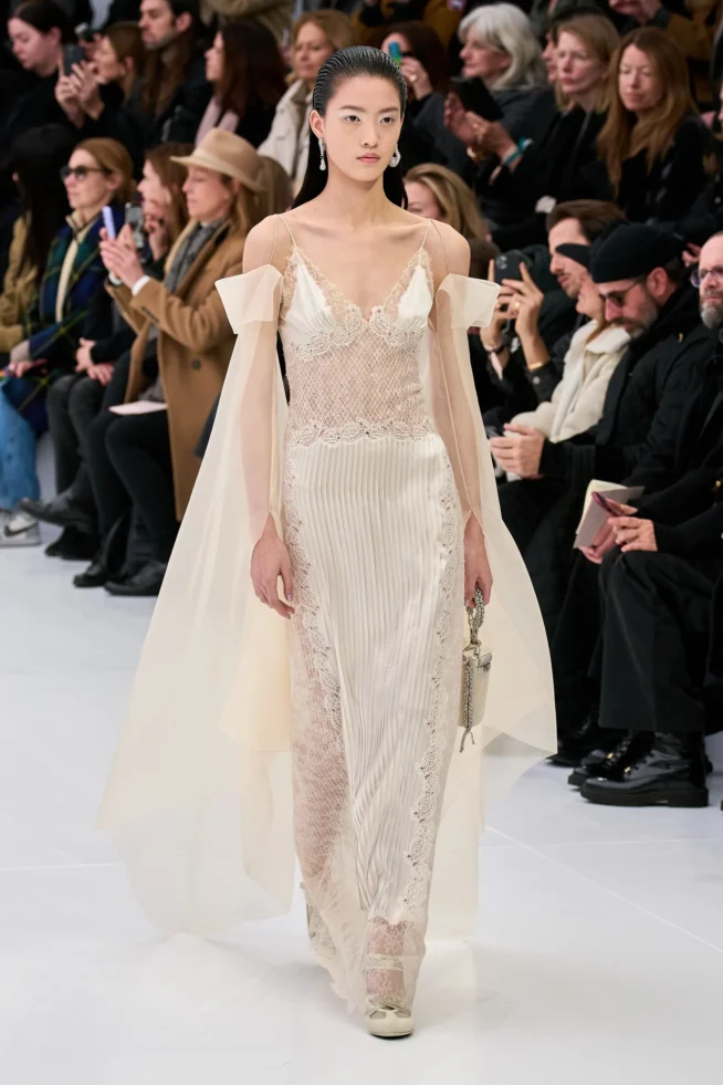 00016-fendi-spring-2023-couture-credit-gorunway