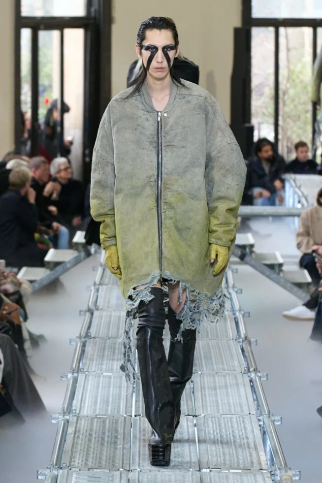 00016-rick-owens-fall-2023-menswear-credit-gorunway