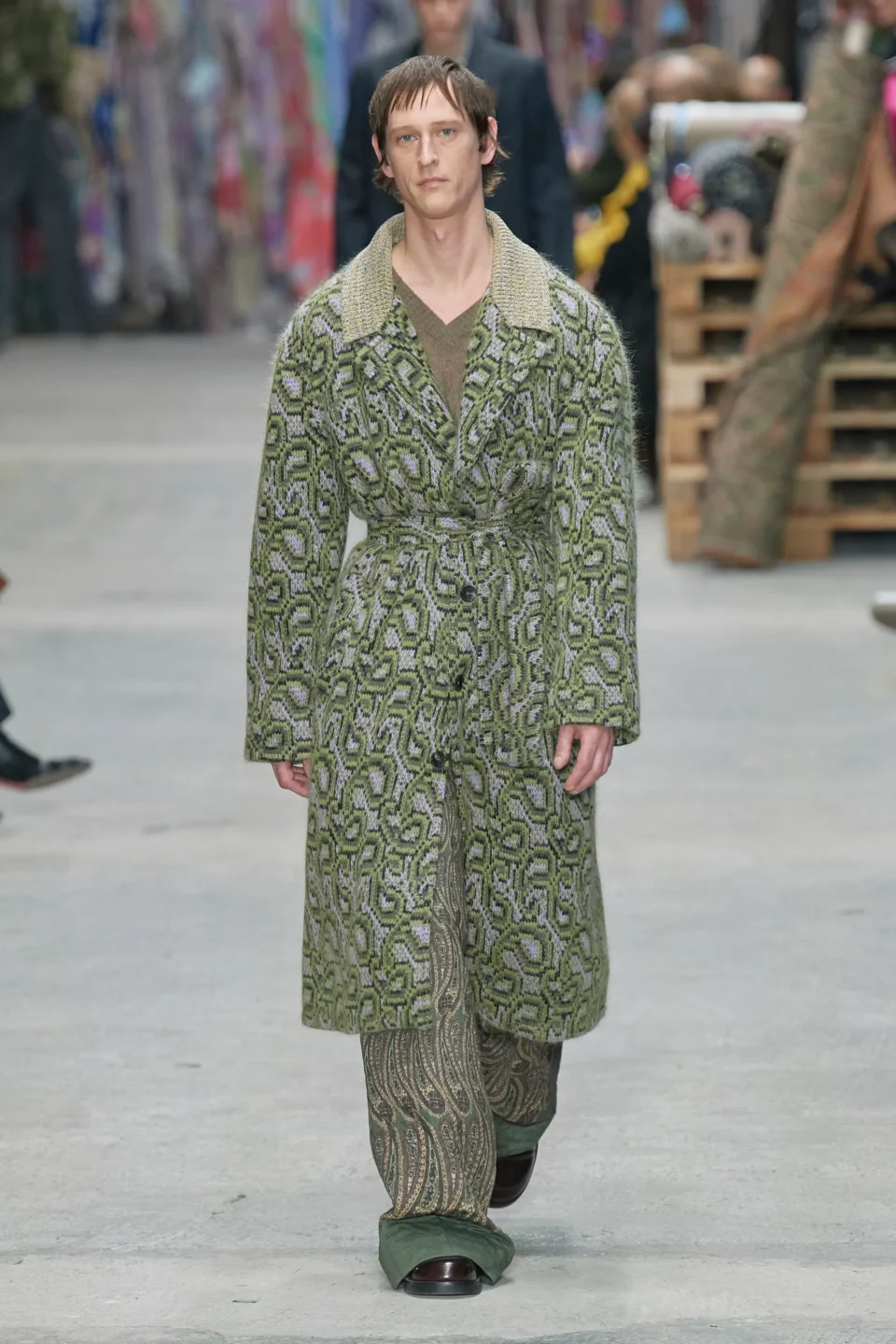 00017-etro-fall-2023-menswear-credit-gorunway