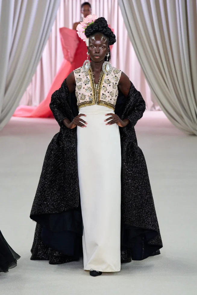 00017-giambattista-valli-spring-2023-couture-credit-gorunway