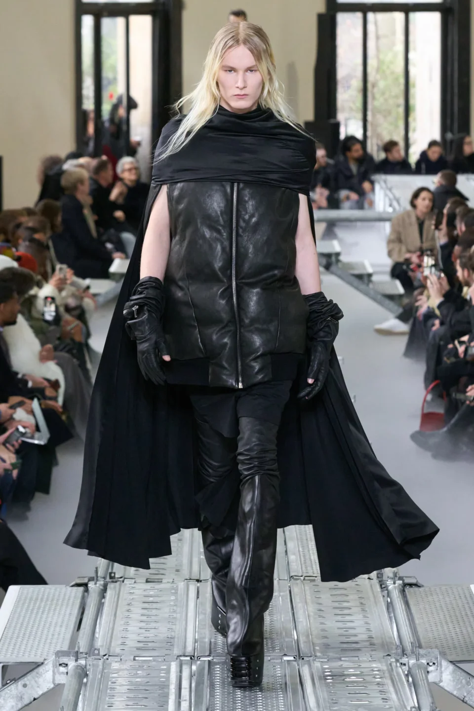00017-rick-owens-fall-2023-menswear-credit-gorunway