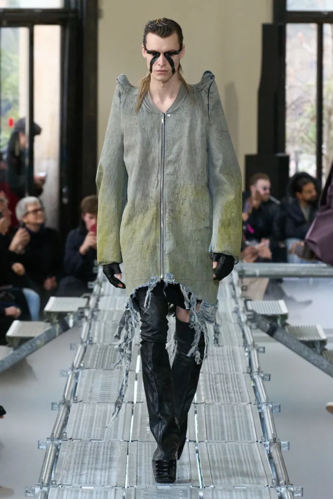 00018-rick-owens-fall-2023-menswear-credit-gorunway