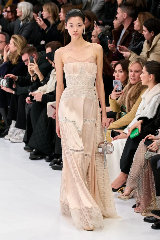 00019-fendi-spring-2023-couture-credit-gorunway