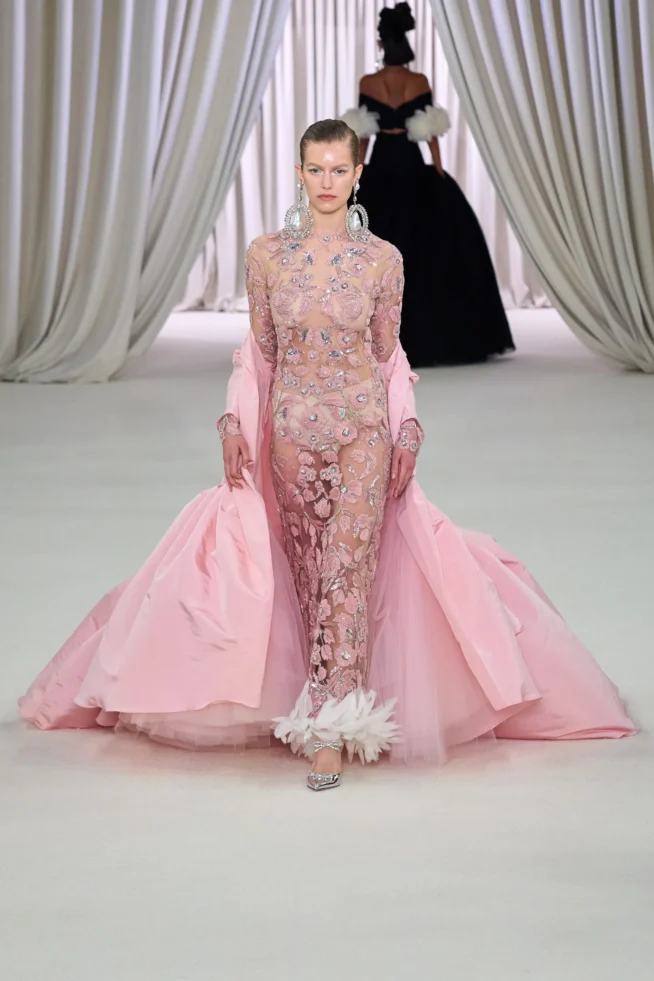 00019-giambattista-valli-spring-2023-couture-credit-gorunway