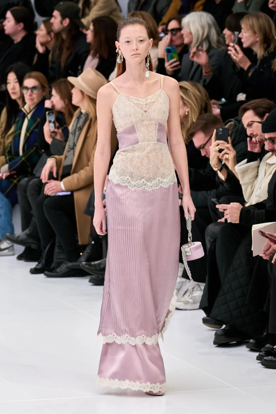 00020-fendi-spring-2023-couture-credit-gorunway