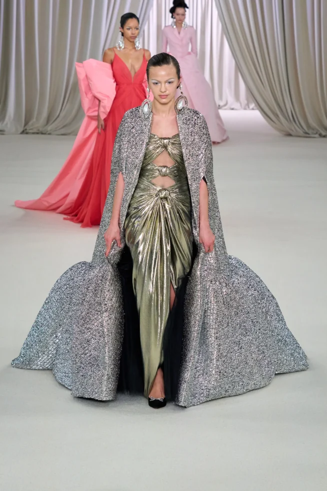 00020-giambattista-valli-spring-2023-couture-credit-gorunway