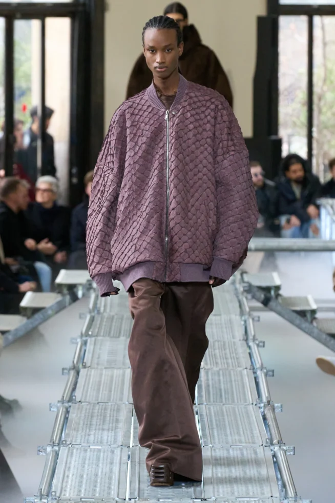 00020-rick-owens-fall-2023-menswear-credit-gorunway