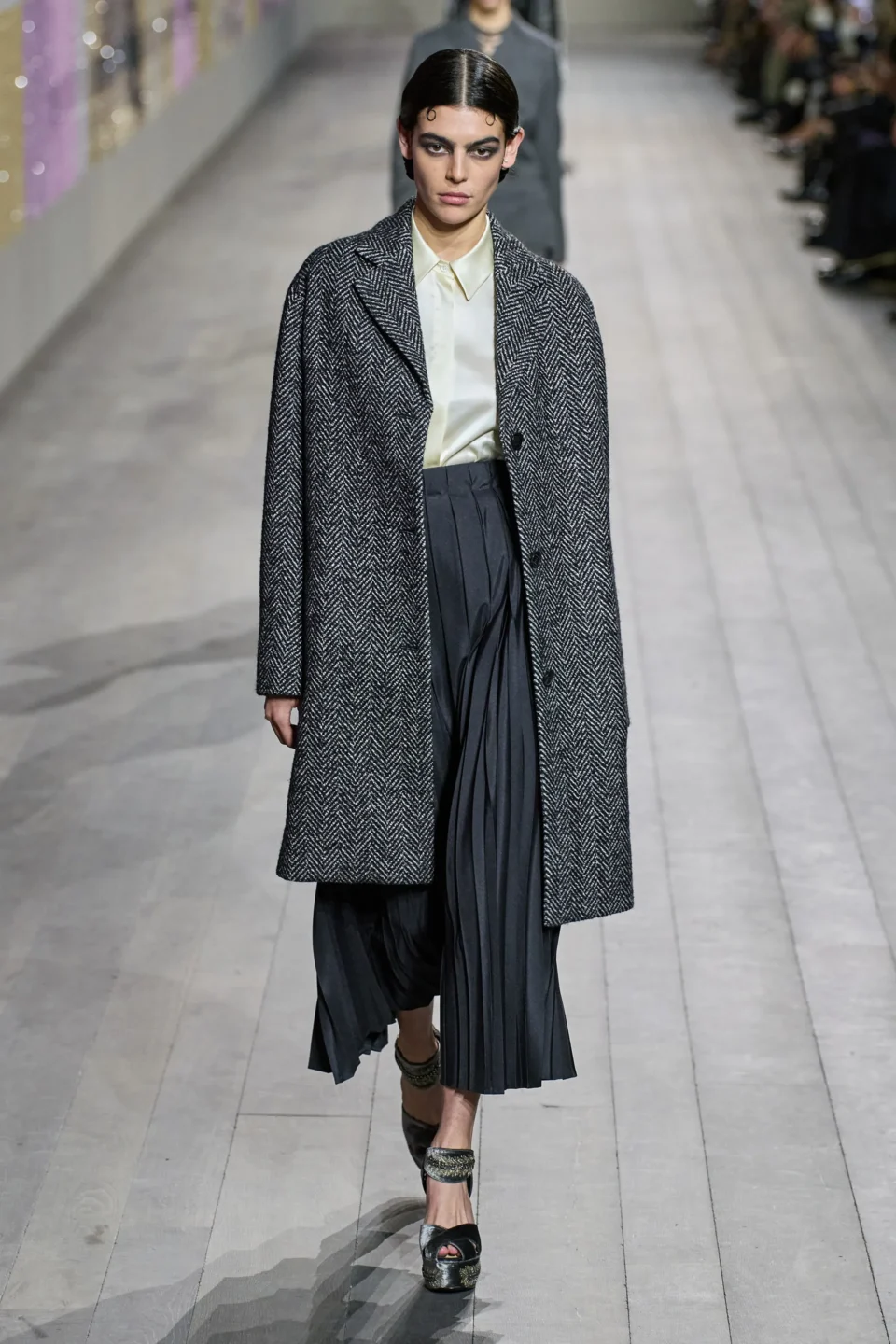 00021-christian-dior-spring-2023-couture-gorunway
