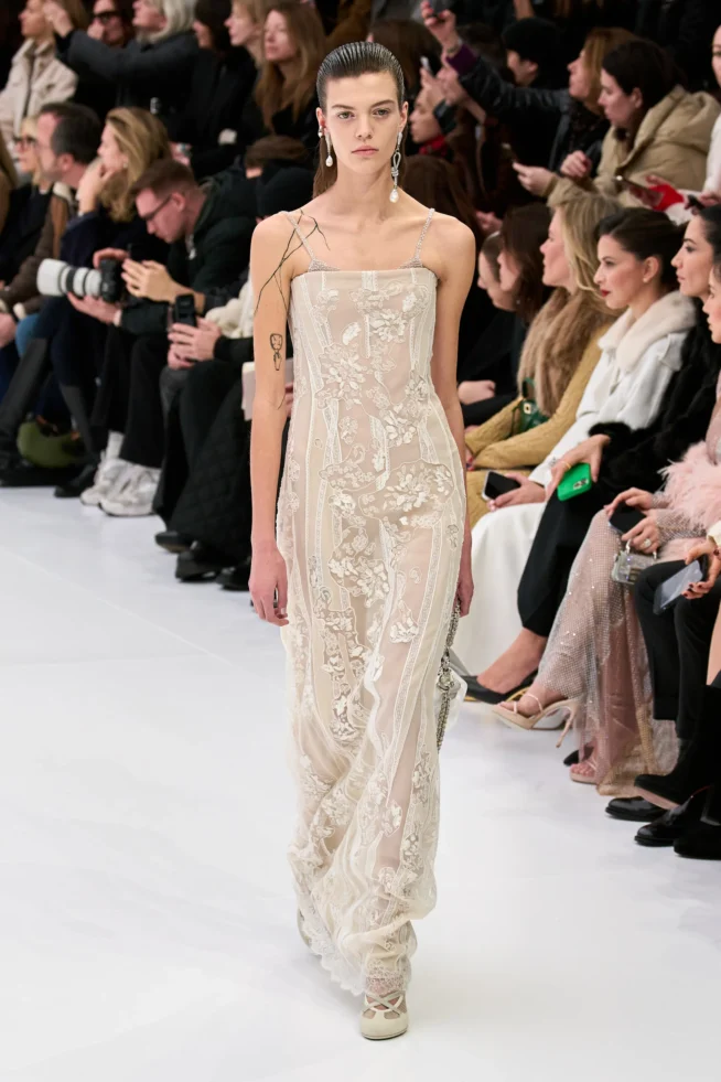 00021-fendi-spring-2023-couture-credit-gorunway