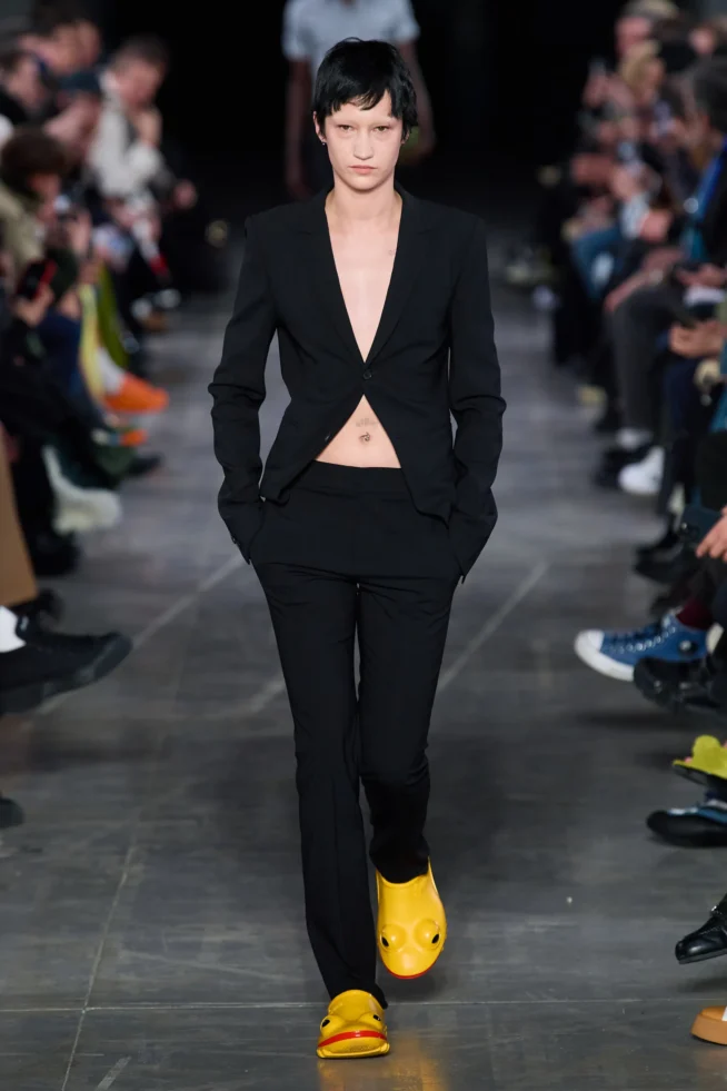 00021-jw-anderson-prefall-2023-credit-gorunway
