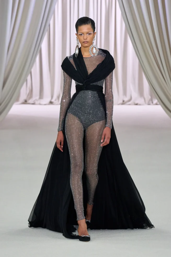 00022-giambattista-valli-spring-2023-couture-credit-gorunway
