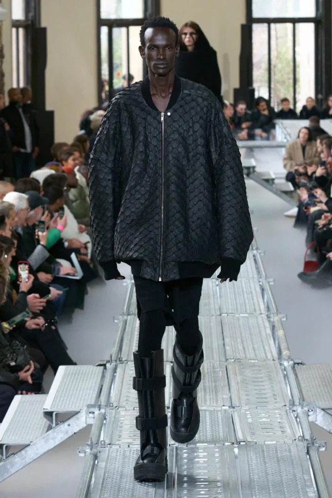 00022-rick-owens-fall-2023-menswear-credit-gorunway