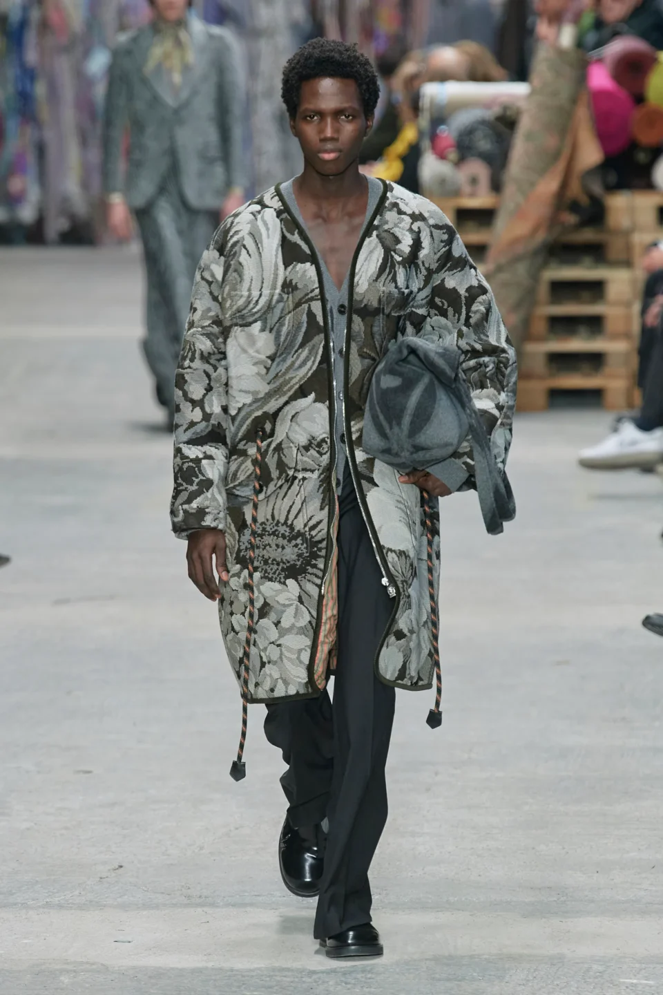 00023-etro-fall-2023-menswear-credit-gorunway