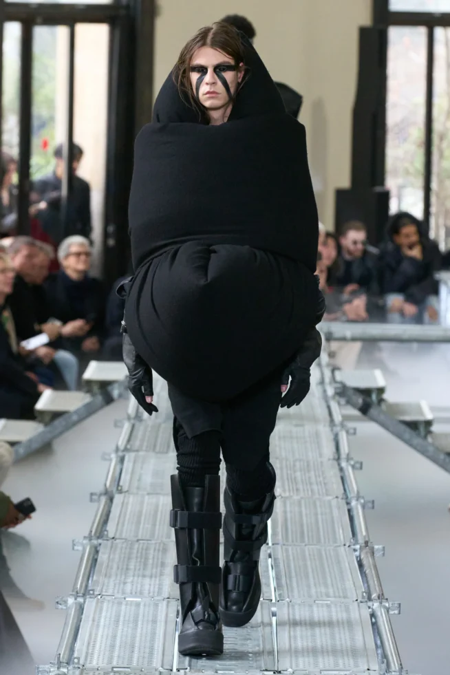 00023-rick-owens-fall-2023-menswear-credit-gorunway