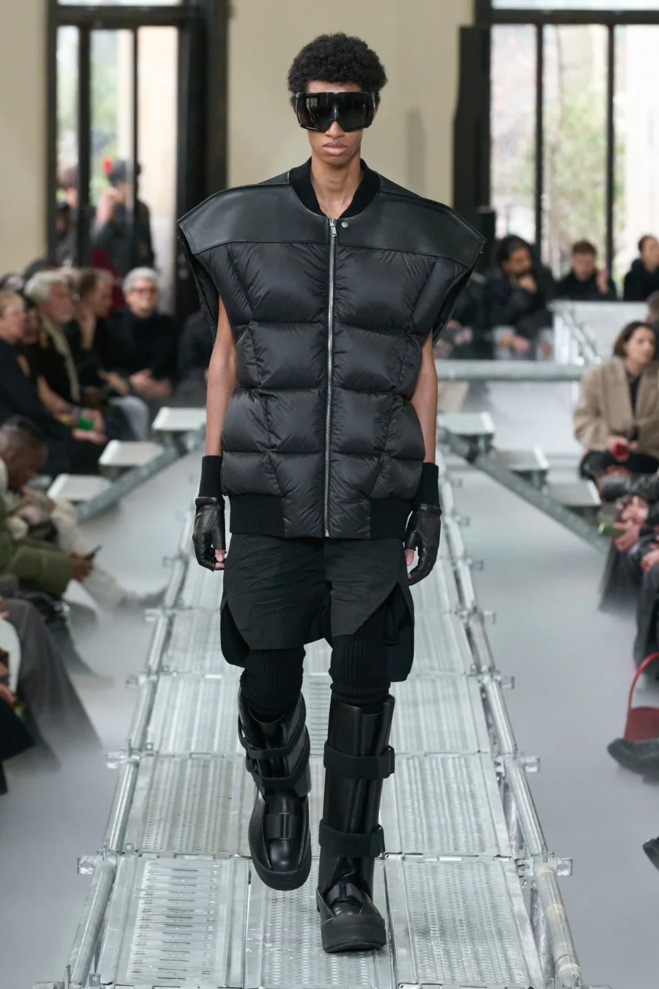 00024-rick-owens-fall-2023-menswear-credit-gorunway