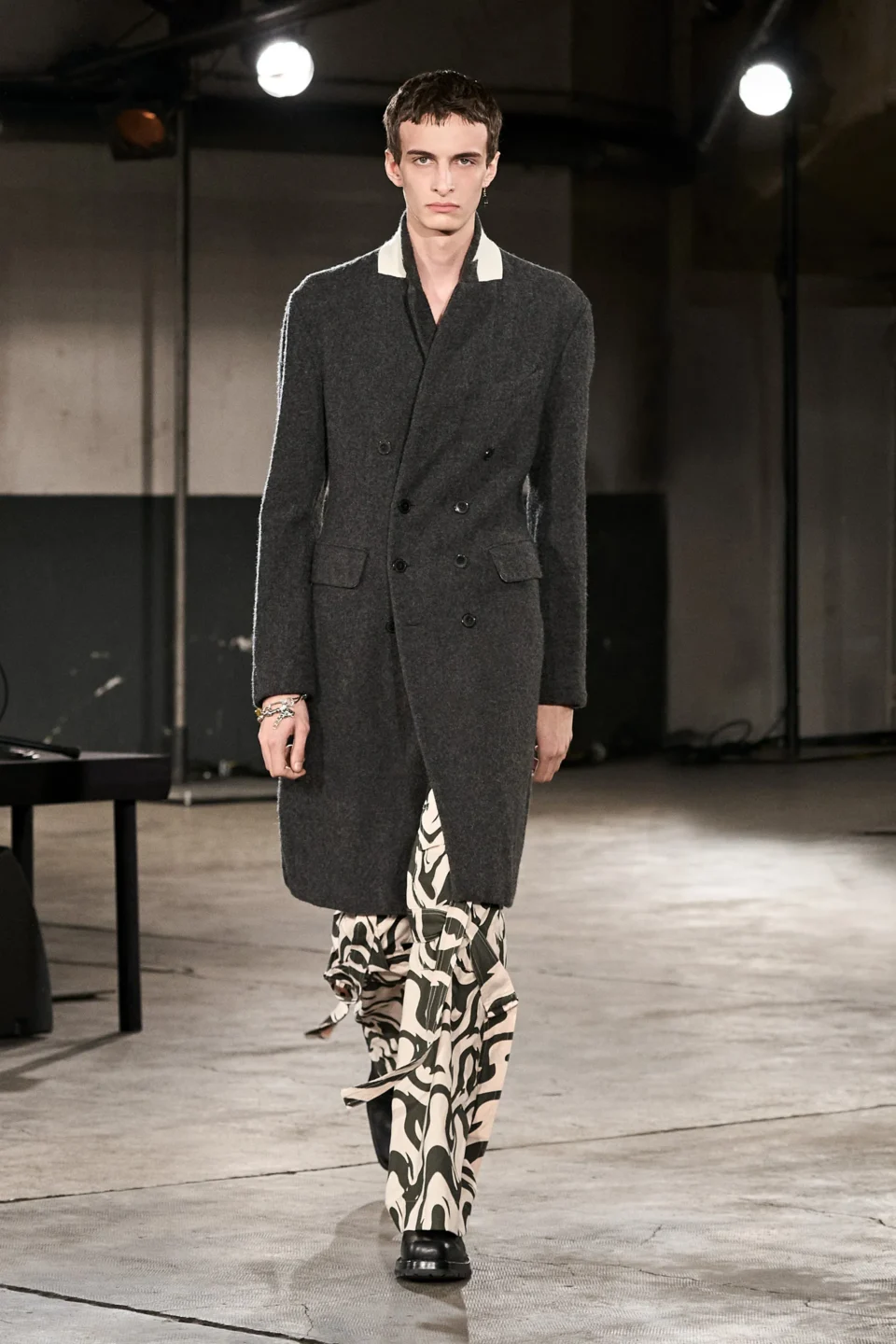 00025-dries-van-noten-fall-2023-menswear-credit-gorunway