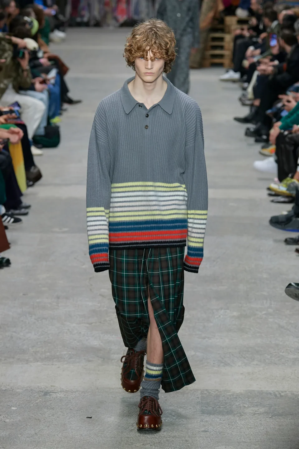 00025-etro-fall-2023-menswear-credit-gorunway