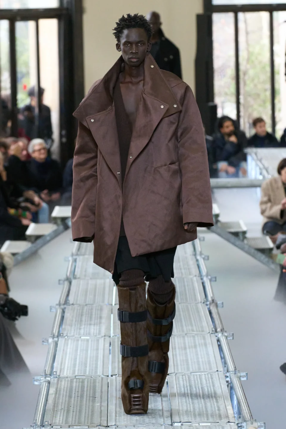 00027-rick-owens-fall-2023-menswear-credit-gorunway