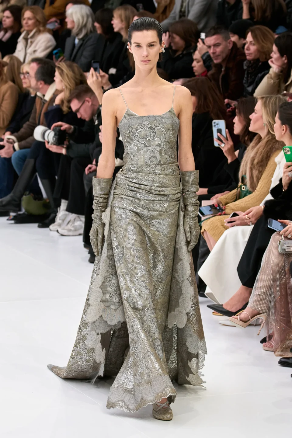 00028-fendi-spring-2023-couture-credit-gorunway